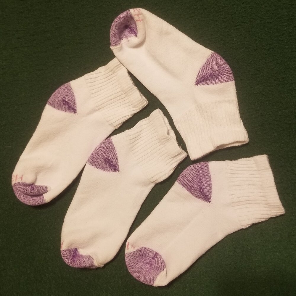 Six soft Hanes socks, size 5-9 - Picture 2 of 5